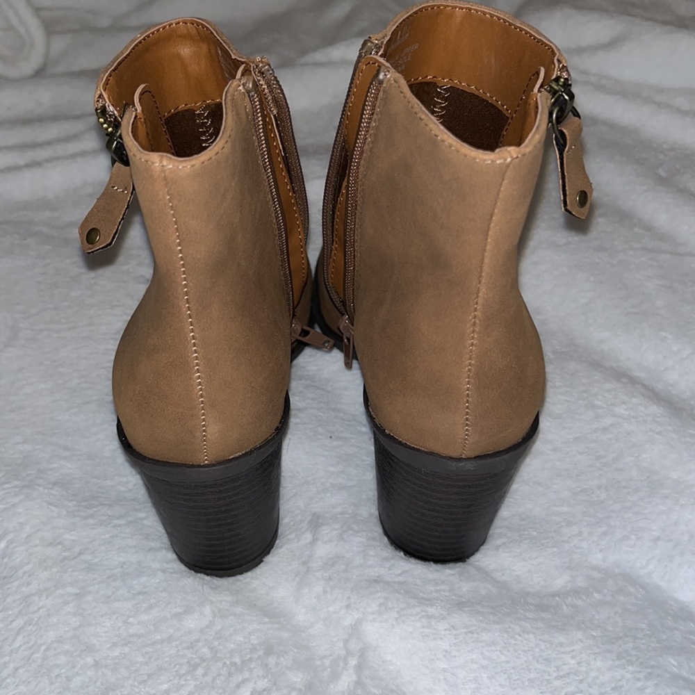 **NEW** American Rag Demetria Booties Brown - Picture 3 of 4
